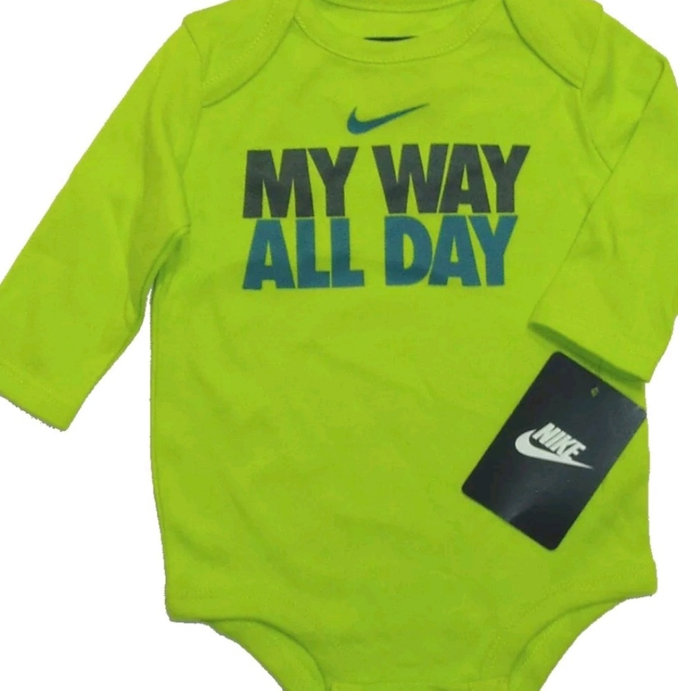 Nike baby boys Bodysuit 3-6 MONTHS